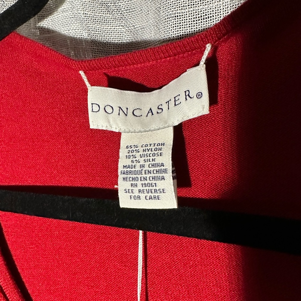 Doncaster Gorgeous Red sweater Scoop Neckline with knit & Chain Detail NWT - Picture 5 of 6